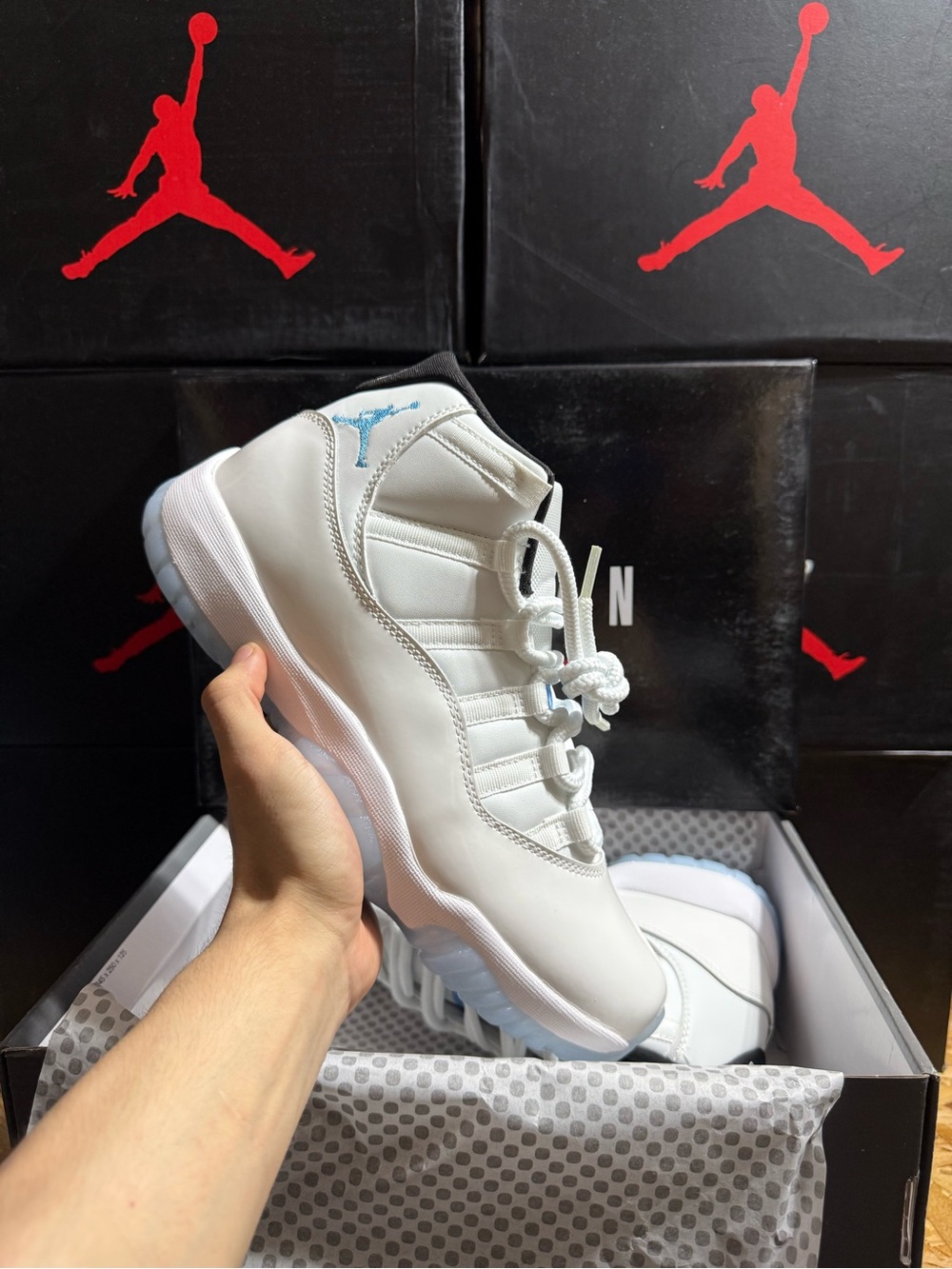Jordan Low-Top Sneaker White with Light Blue Jumpman